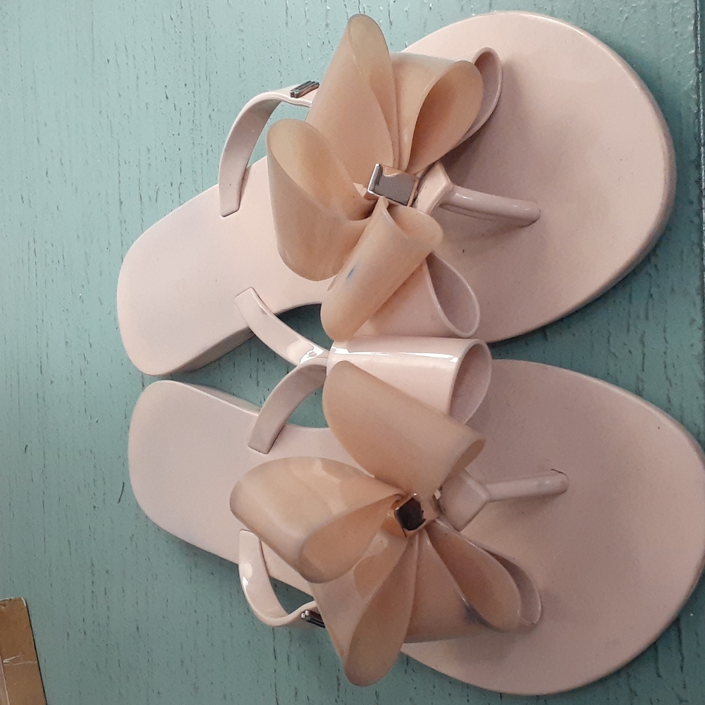 - MELISSA SANDALS SZ 10 WOS